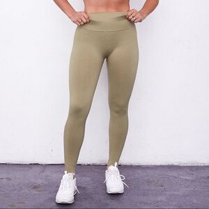 NWOT Set Active By Madeline Cline Seamless Leggings In Sea Grass